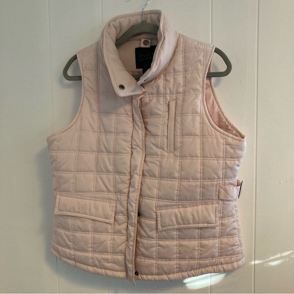 Women's Tally Ho Outerwear Pink Vest With Side Buckle Accents Size Medium - Picture 3 of 6